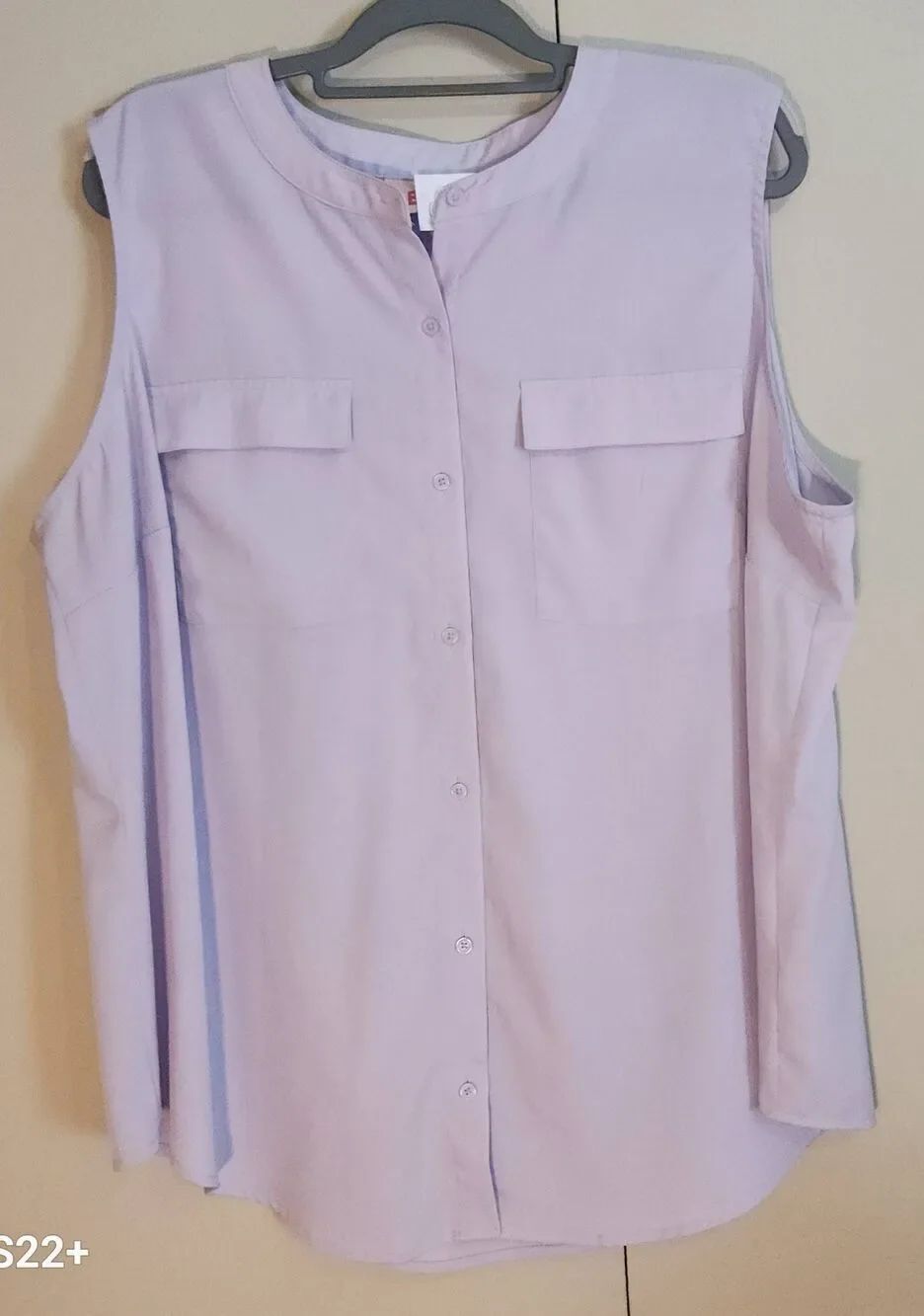 U42 EVRI sleeveless lavender button-up blouse flap chest pockets